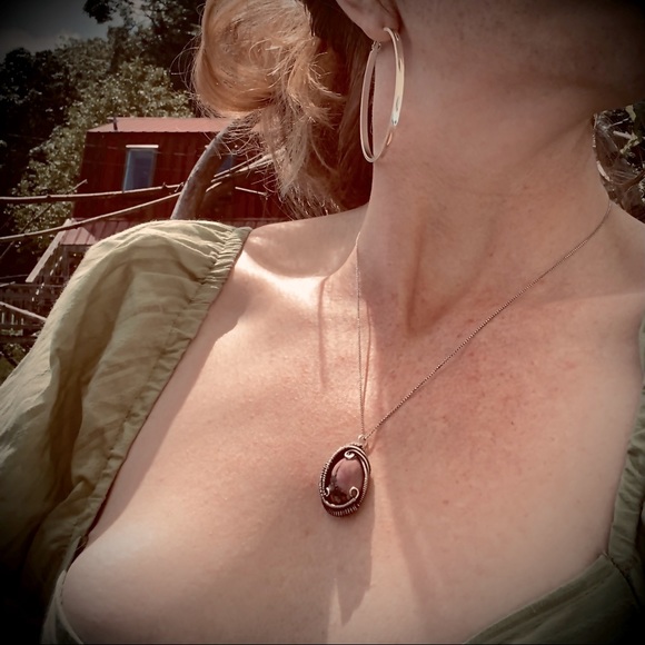 Rhodenite, wire wrapped, sterling silver pendant & chain. - Picture 4 of 4